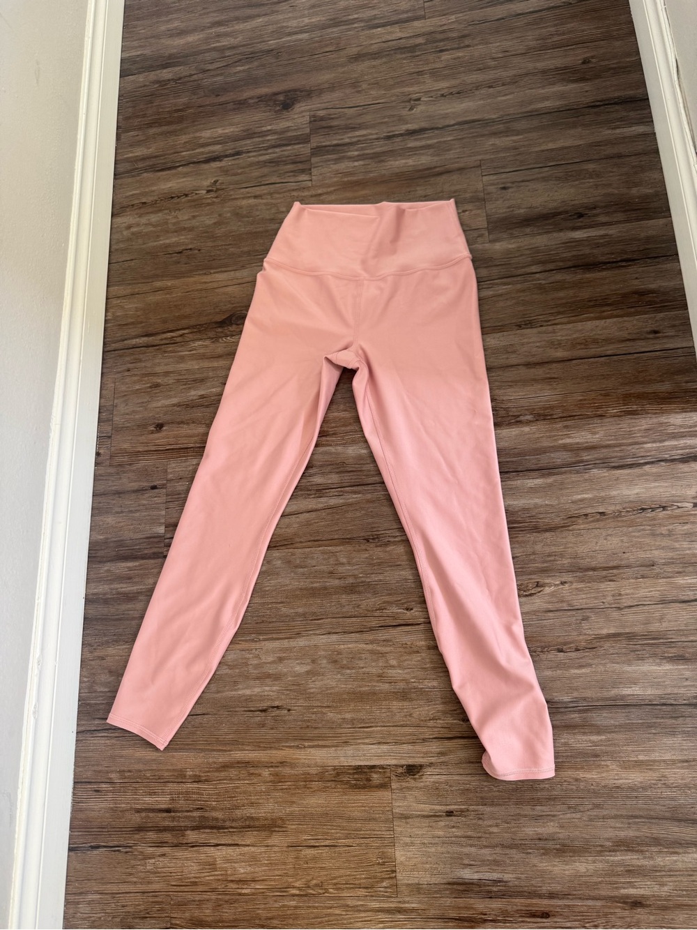 Alo Yoga 7/8 High-Waist Airlift Legging pink — Size S — $55